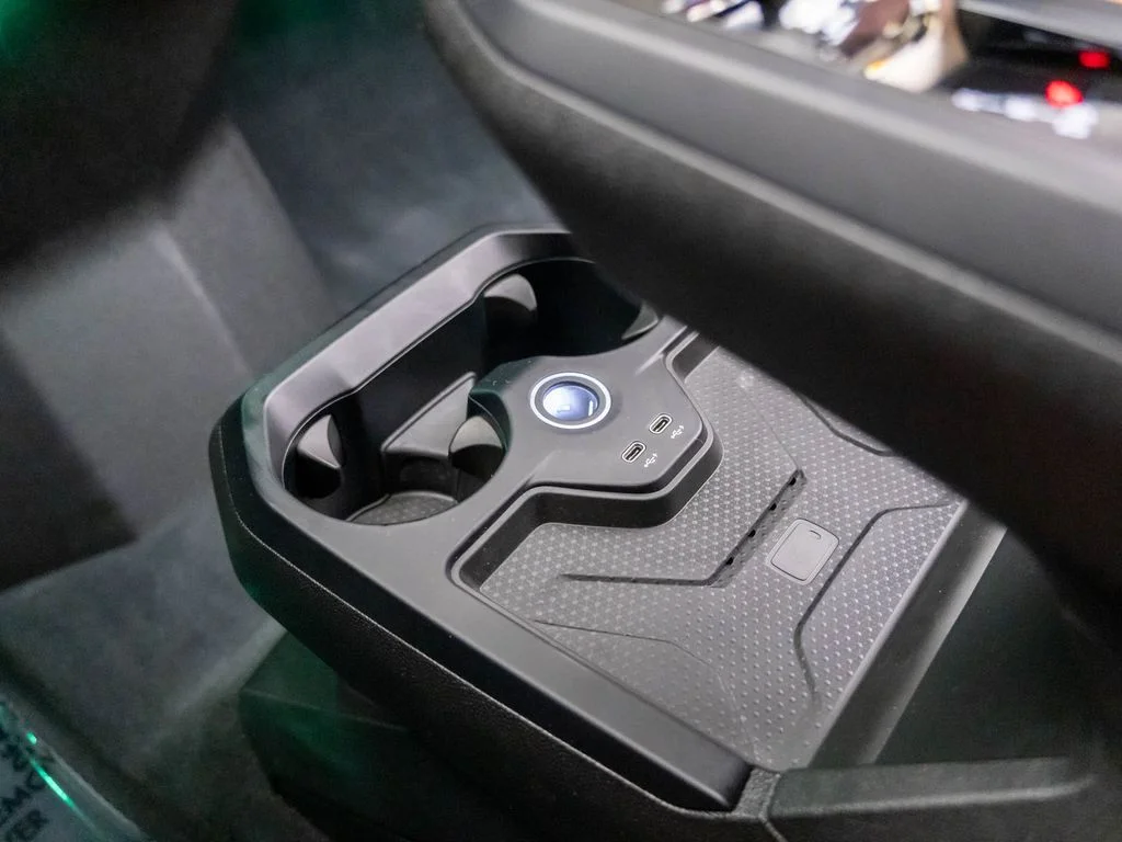 Used 2023 Black BMW M60 image 26