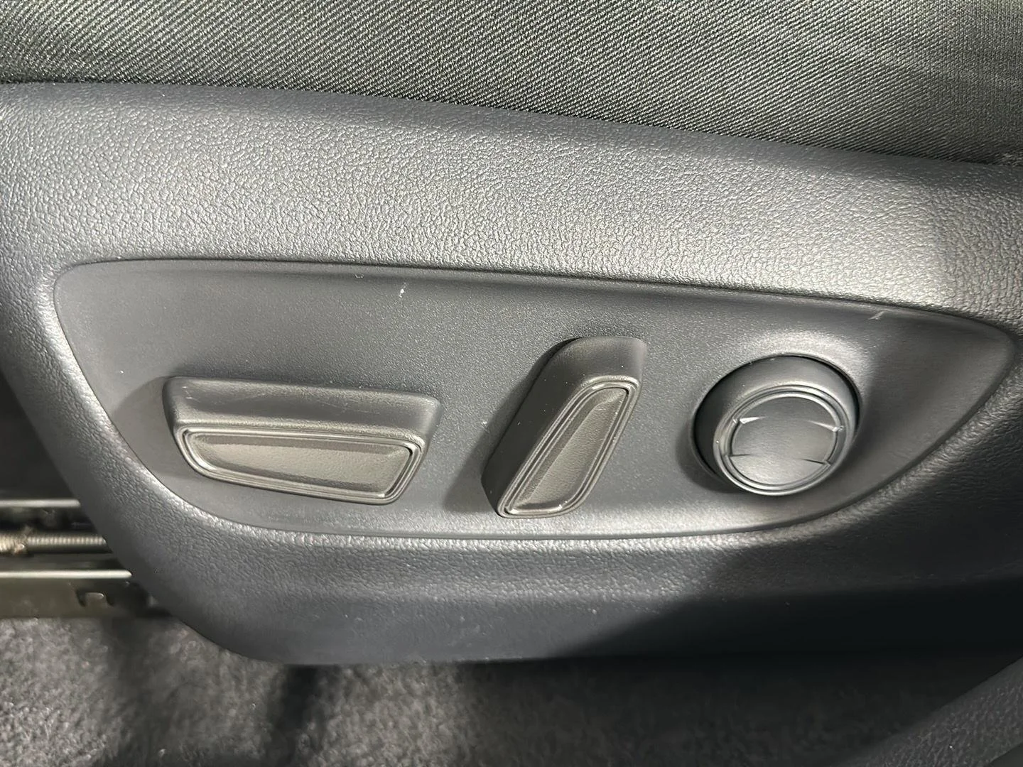 Used 2022 White Toyota XLE image 18