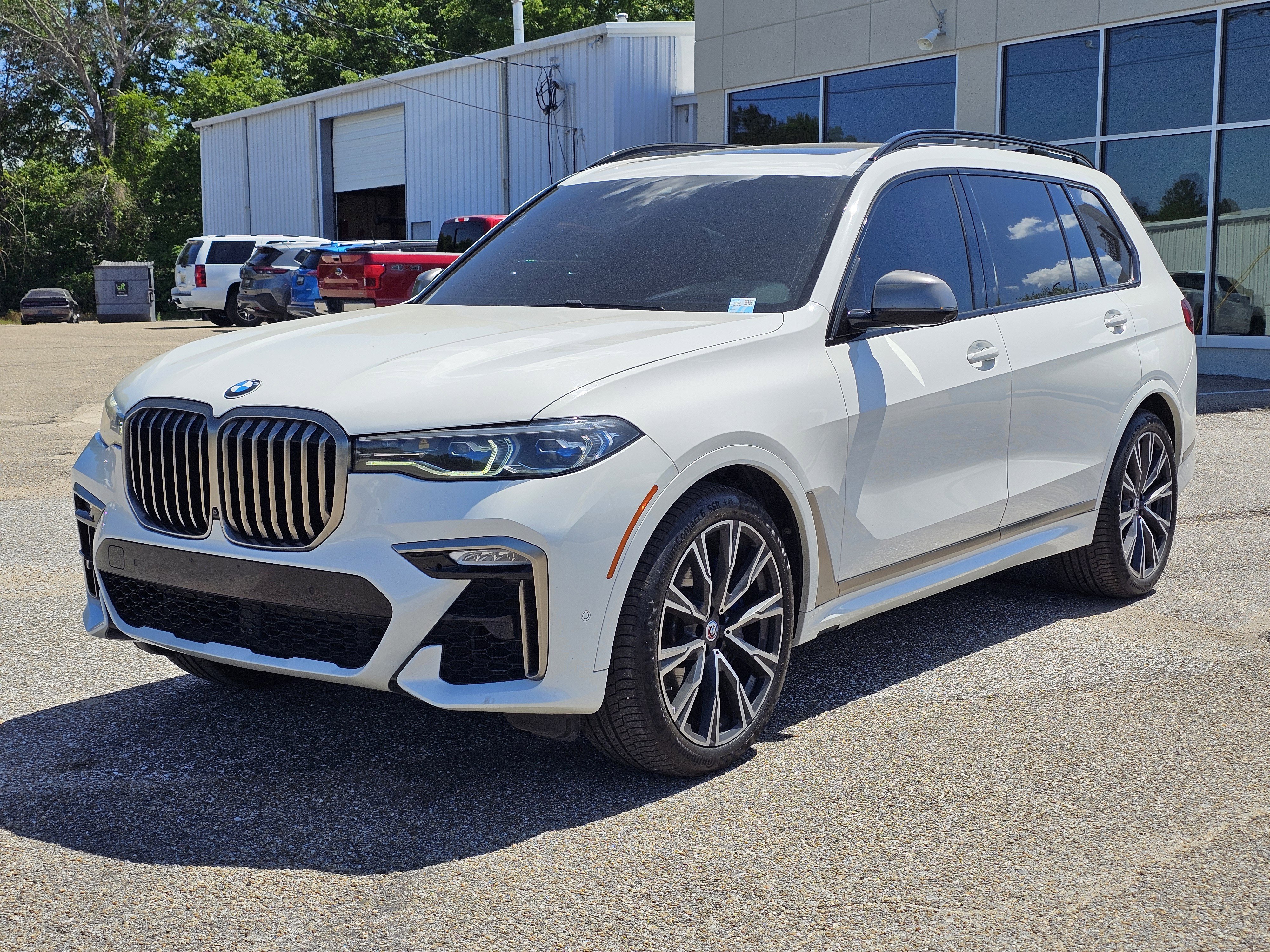 2020 BMW X7 M50i's photo
