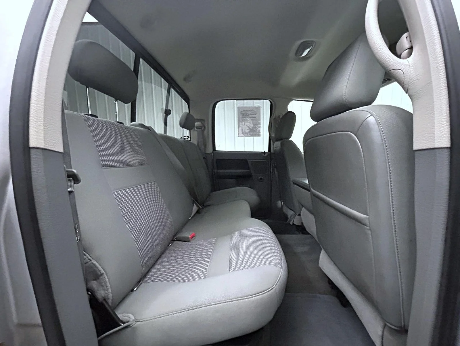 Used 2007 Silver Dodge SLT image 18