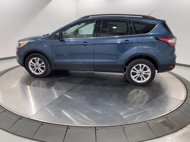 Used 2018 Blue Ford SE image 2