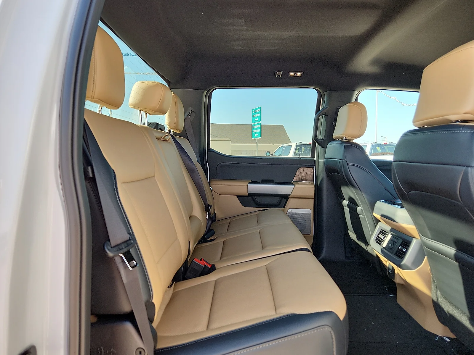 New 2026 Oxford White Ford Lariat image 19