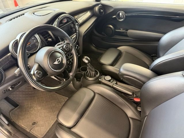 Used 2018 Gray MINI Base image 9
