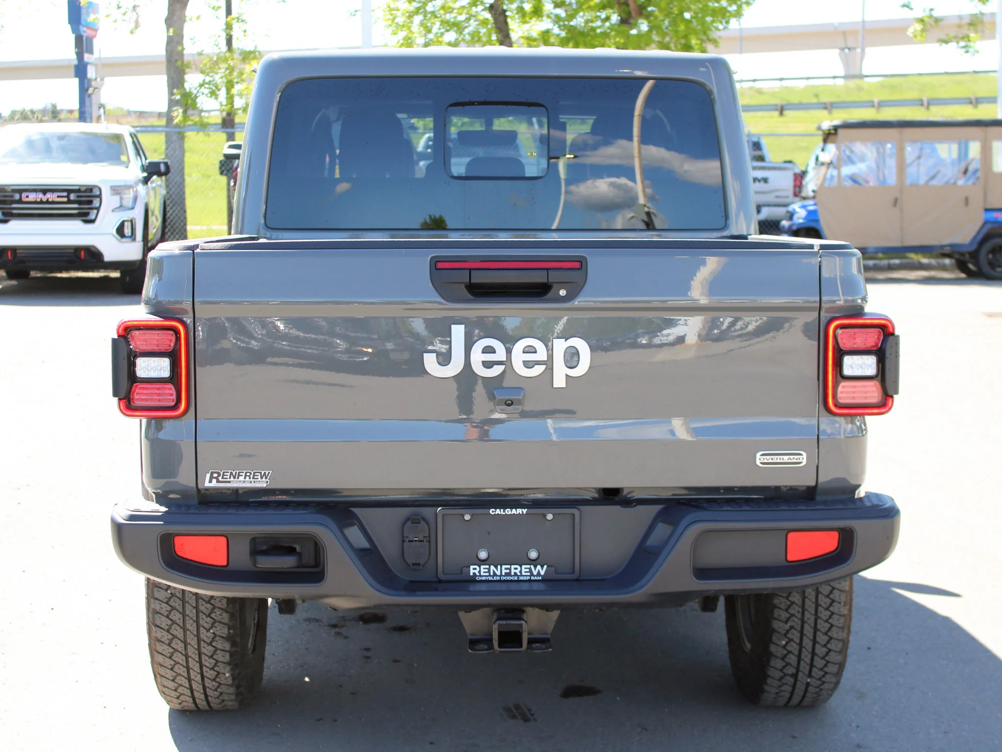 Certified Used 2023 Grey Jeep Overland * No Accidents | V6 | Heated McKinley Leather | Trailer Tow Package image 16