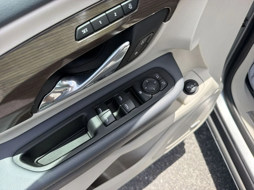 Used 2023 Silver GMC Denali image 30