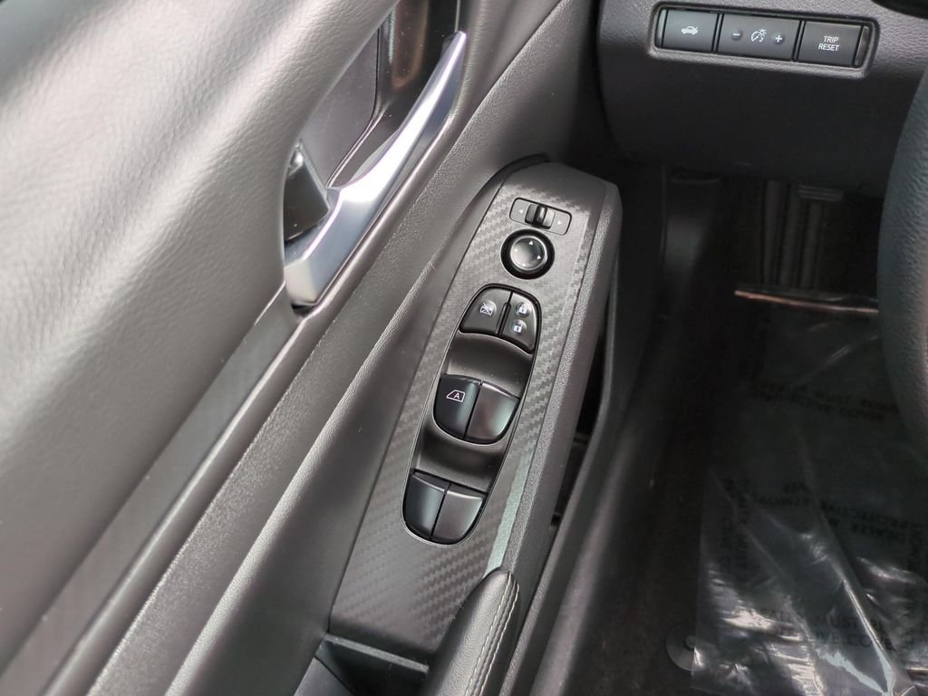 Used 2024  Nissan 2.5 SV image 18