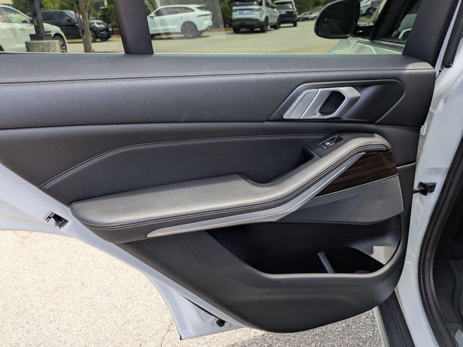 Used 2019 Mineral White Metallic BMW xDrive40i image 26