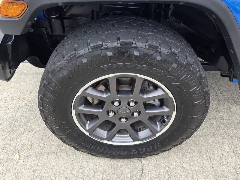 Certified Used 2020 Hydro Blue Pearlcoat JEEP OVERLAND 4X4 image 9