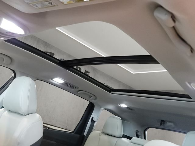 Used 2022 Crystal White Pearl Subaru Limited image 19