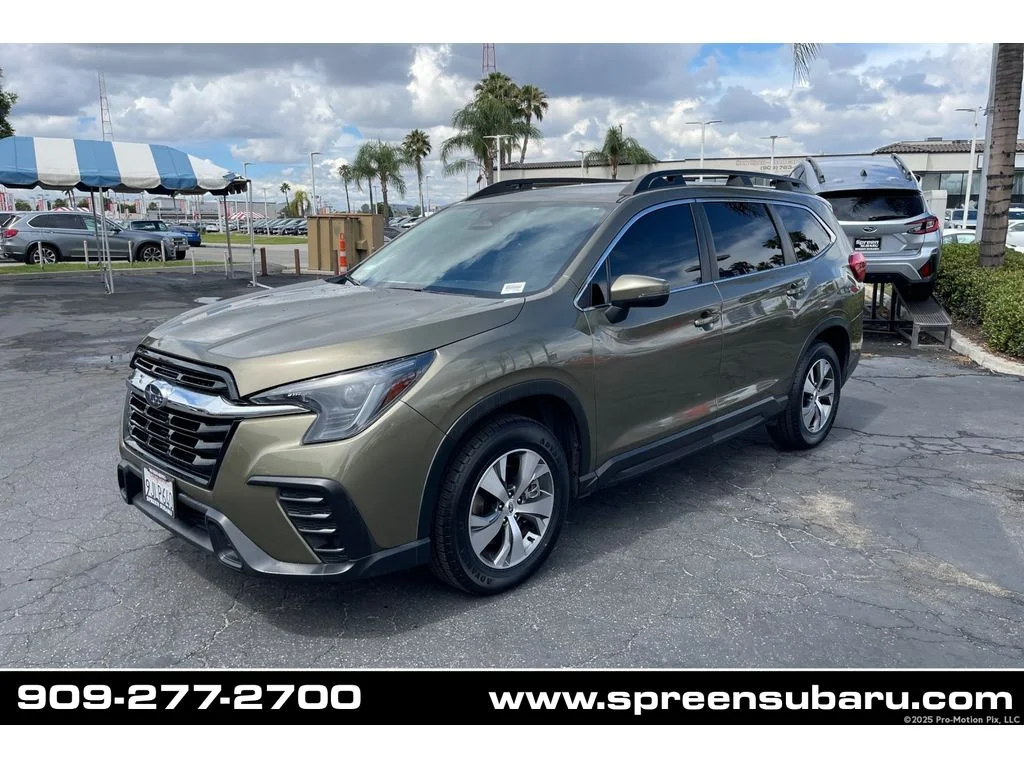 2023 Subaru Ascent Premium 7 Passenger's photo