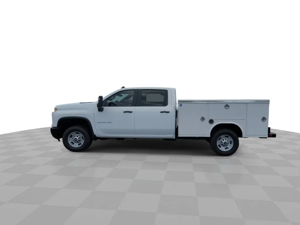 New 2026 Summit White Chevrolet WT image 5