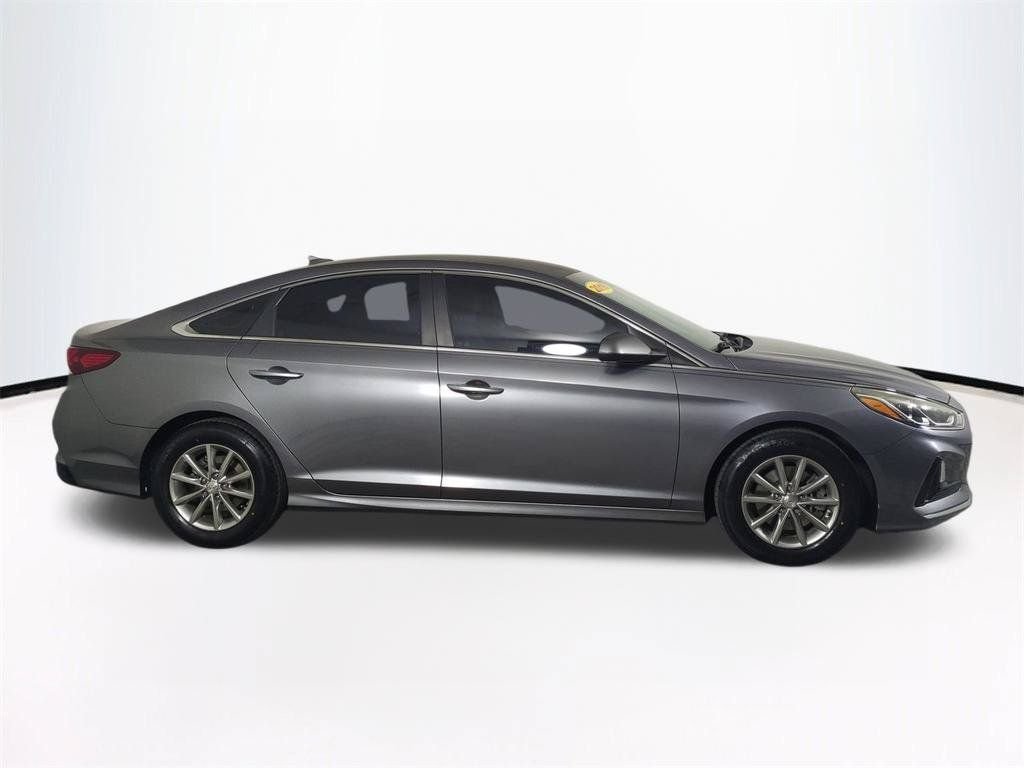Used 2019 Gray Hyundai SE image 4
