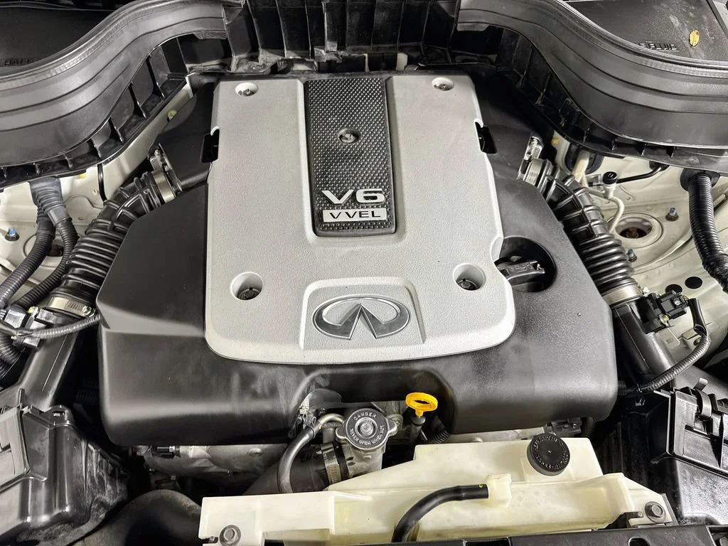 Used 2017 White INFINITI  image 41