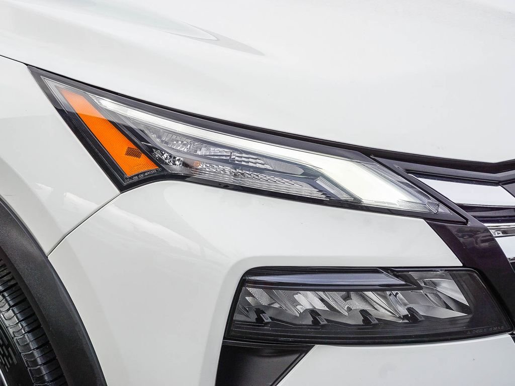 Used 2024 White Nissan S image 11