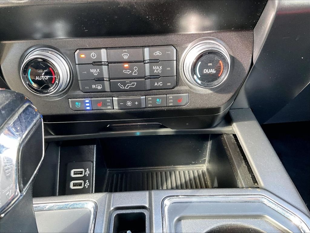 Used 2020 Black Ford Lariat image 25