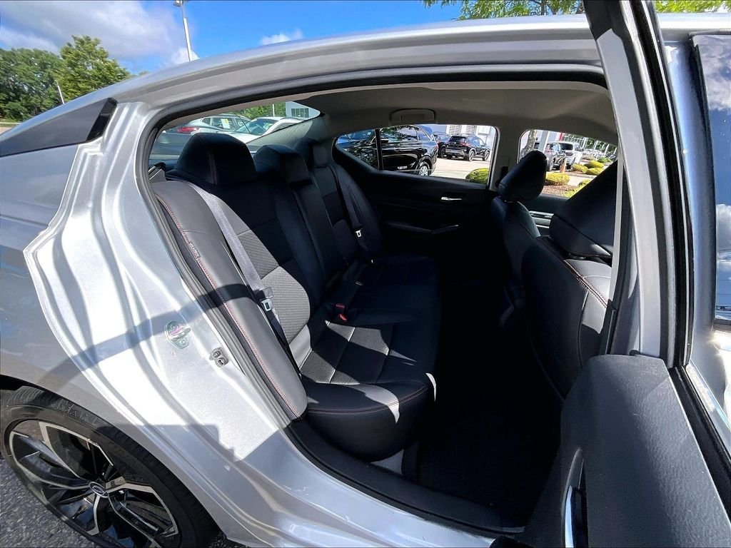 Used 2024 Silver Nissan 2.5 SR image 16