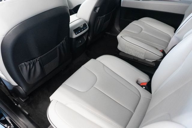 Certified Used 2025 Black Hyundai SEL image 9