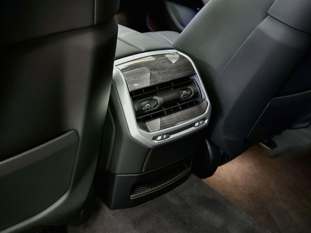 Used 2025 Black BMW 760i xDrive image 27