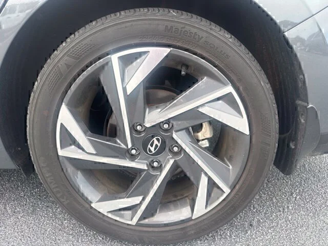 Used 2025 Gray Hyundai SEL Sport image 10