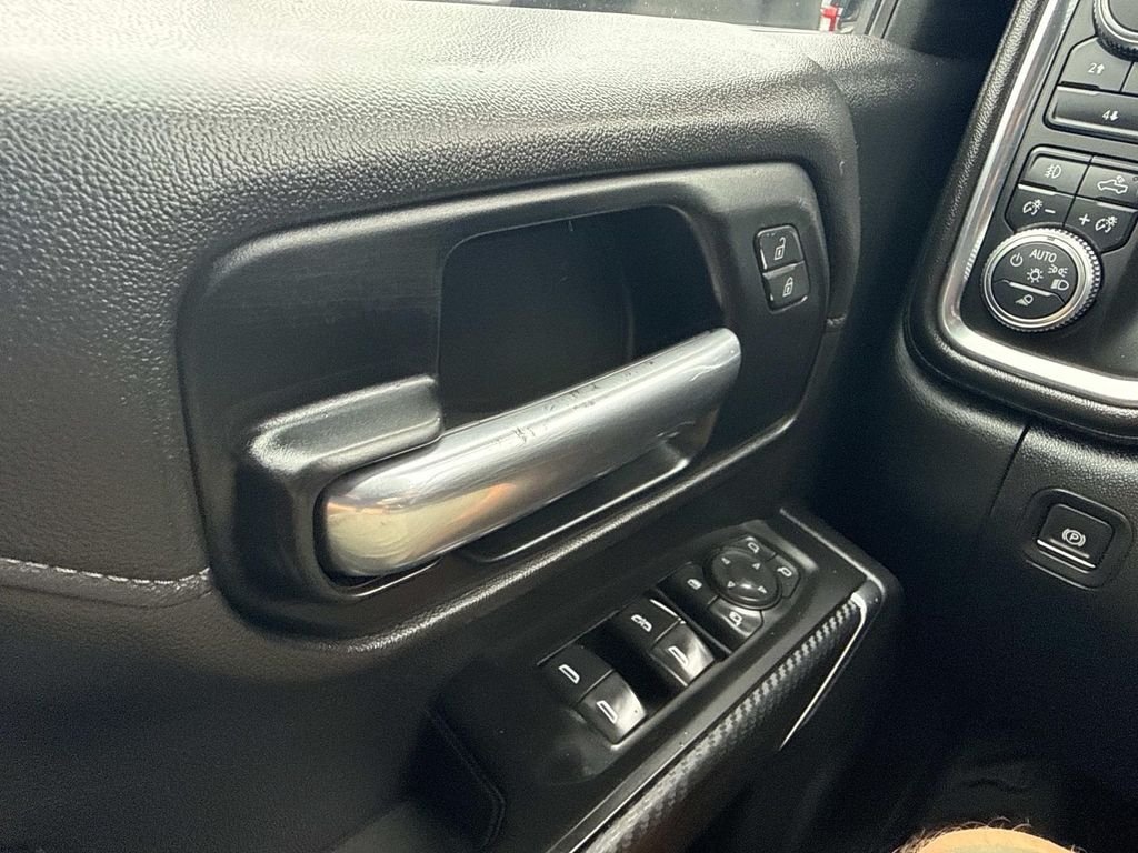 Used 2020 Blue GMC SLE image 30