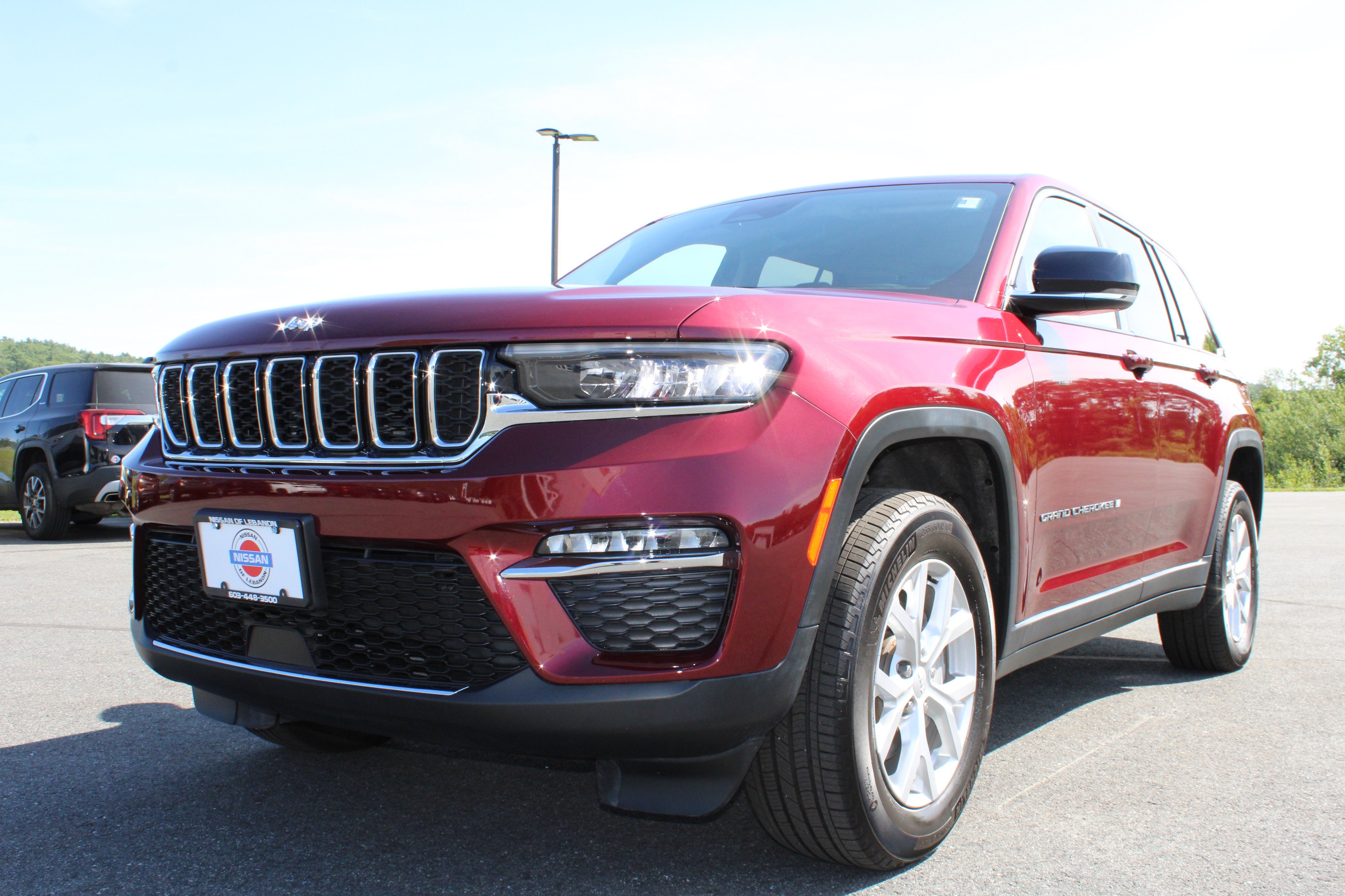 Used 2023 Velvet Red Pearlcoat Jeep Limited image 1