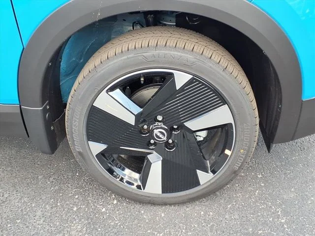 New 2026 Arctic Ice Blue Metallic / Super Black Two-tone Nissan SR image 12