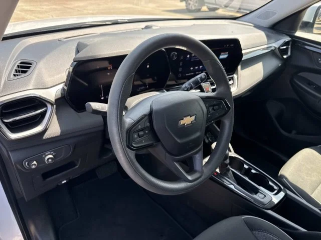 Used 2025 White Chevrolet LT image 39