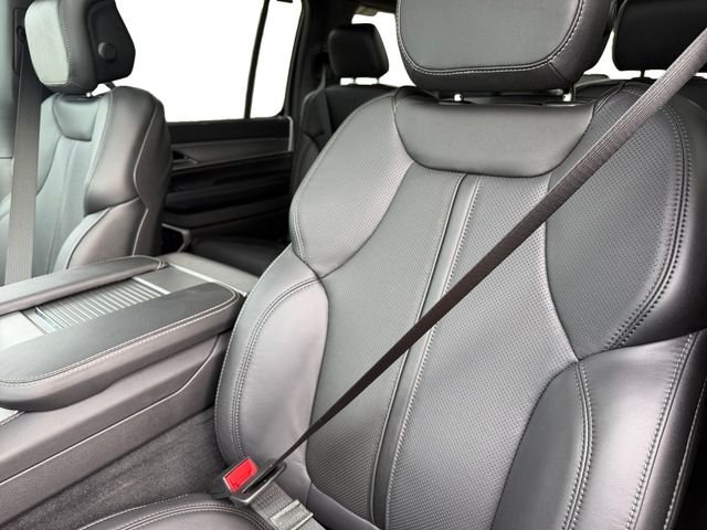 New 2026 High Gloss Black Exterior Paint Jeep Limited Reserve image 15