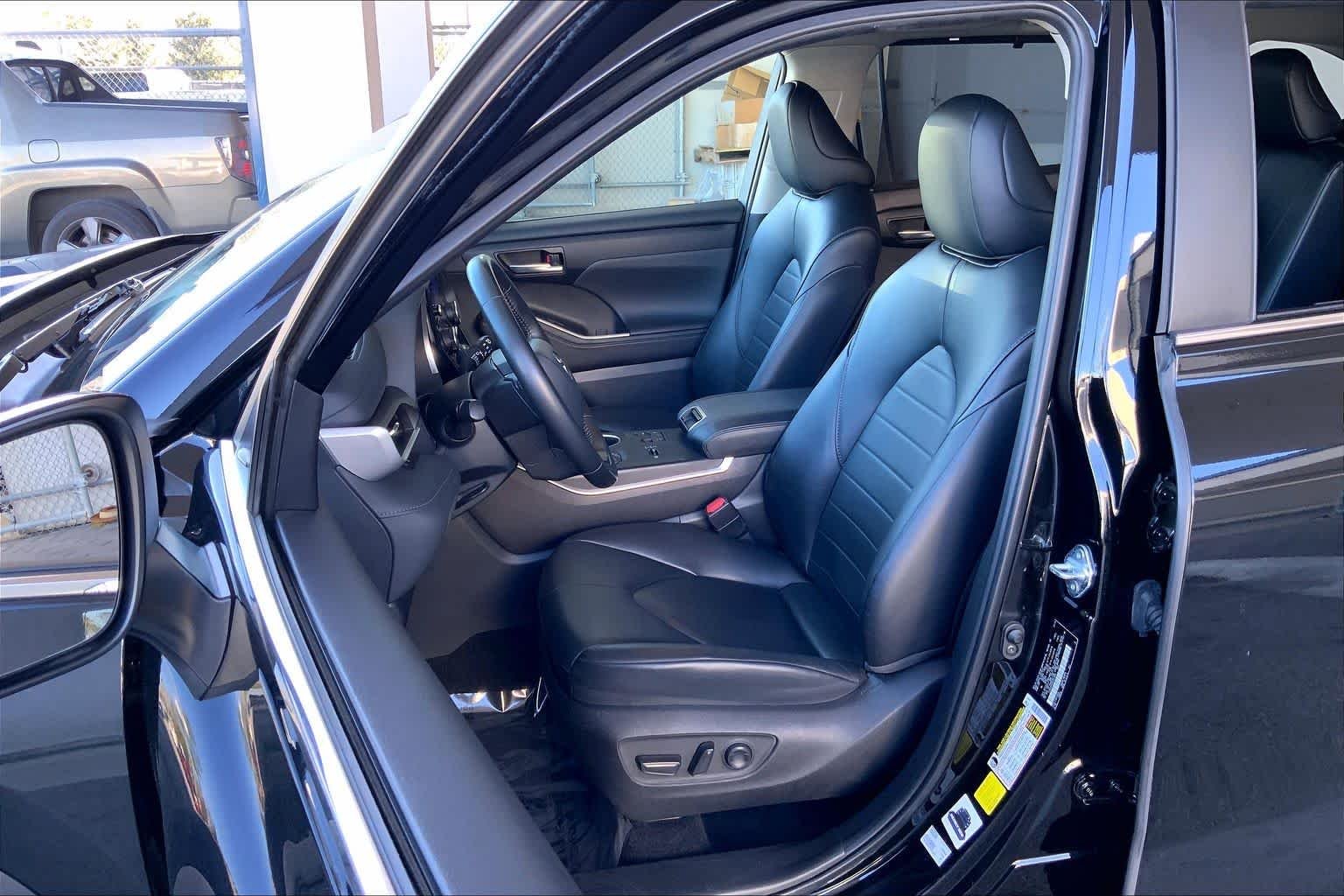 2024 Toyota Highlander LE - Photo 14