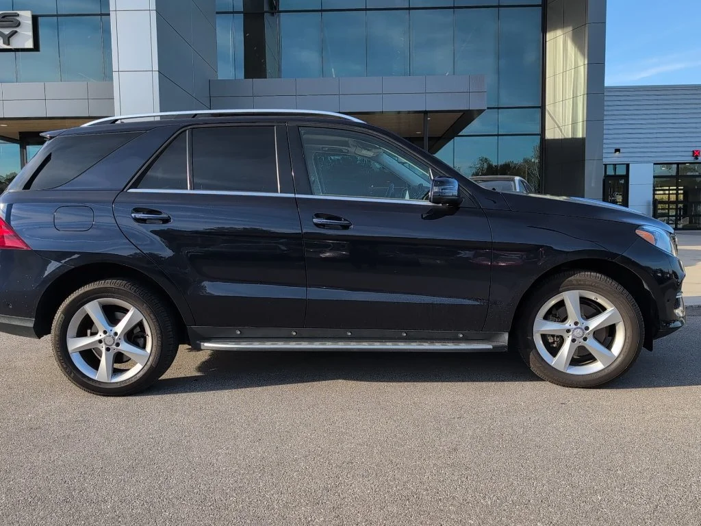 Used 2017 Lunar Blue Metallic Mercedes-Benz GLE 350 image 2