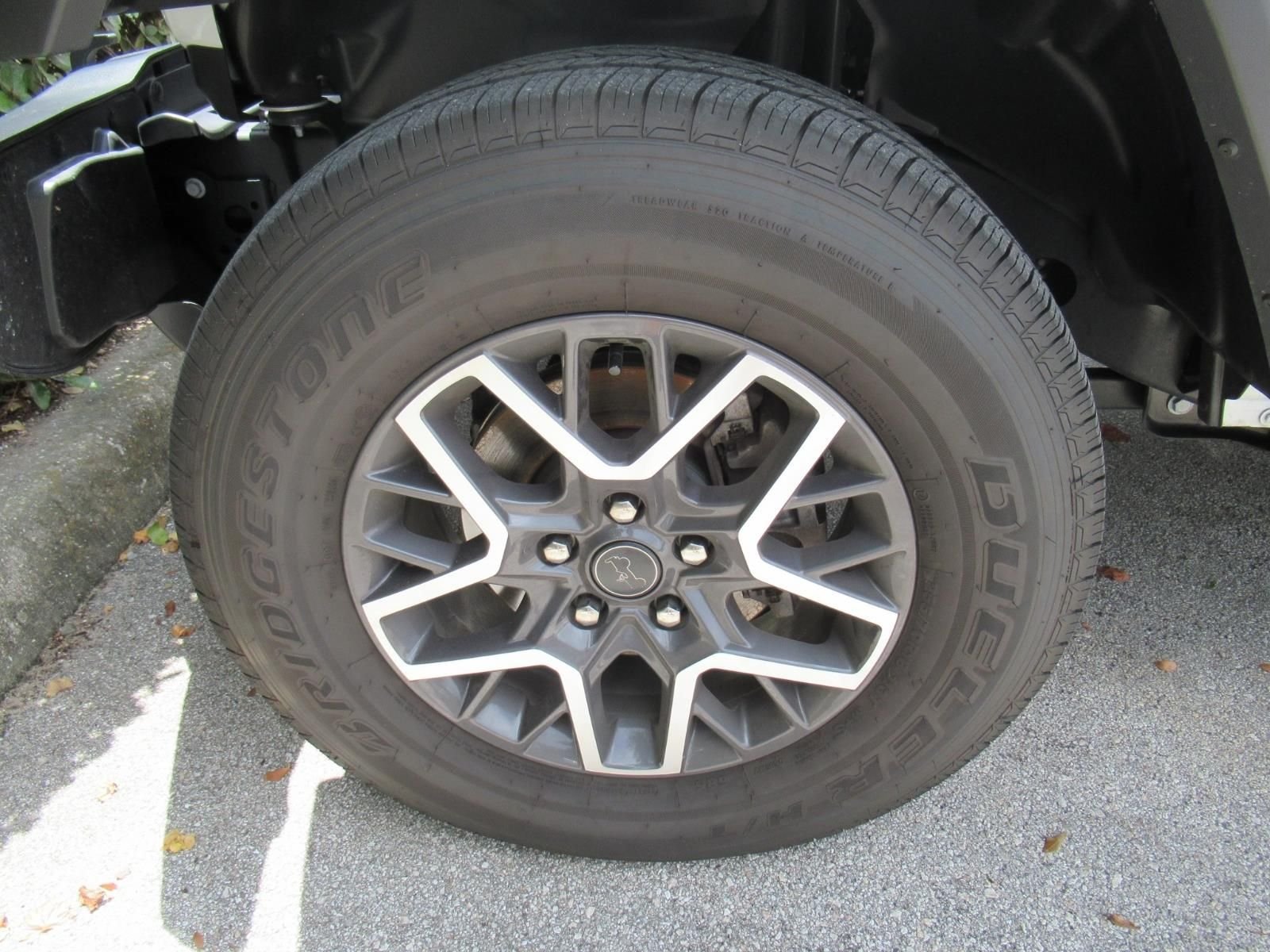 Used 2025 White Jeep Sahara image 9