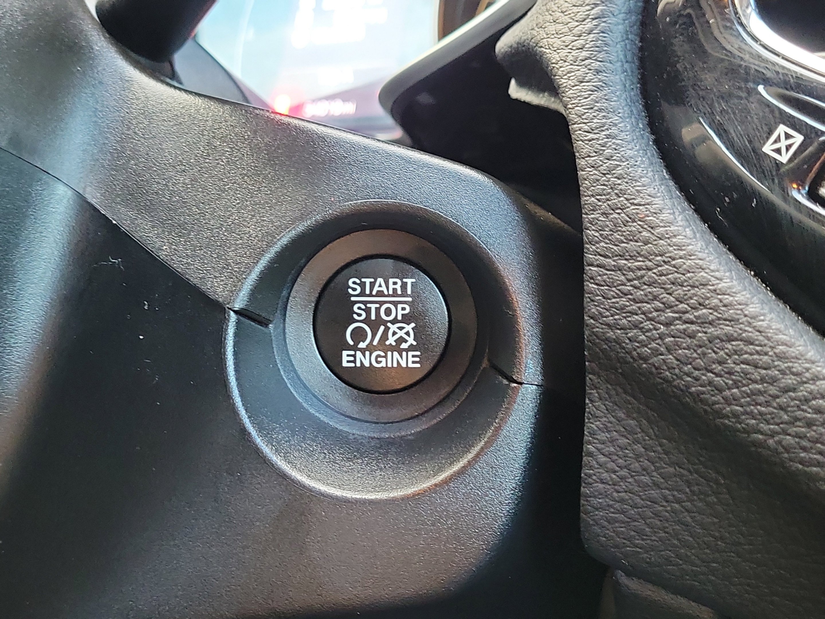 Used 2021 Granite Crystal Metallic Clearcoat Jeep Latitude image 15