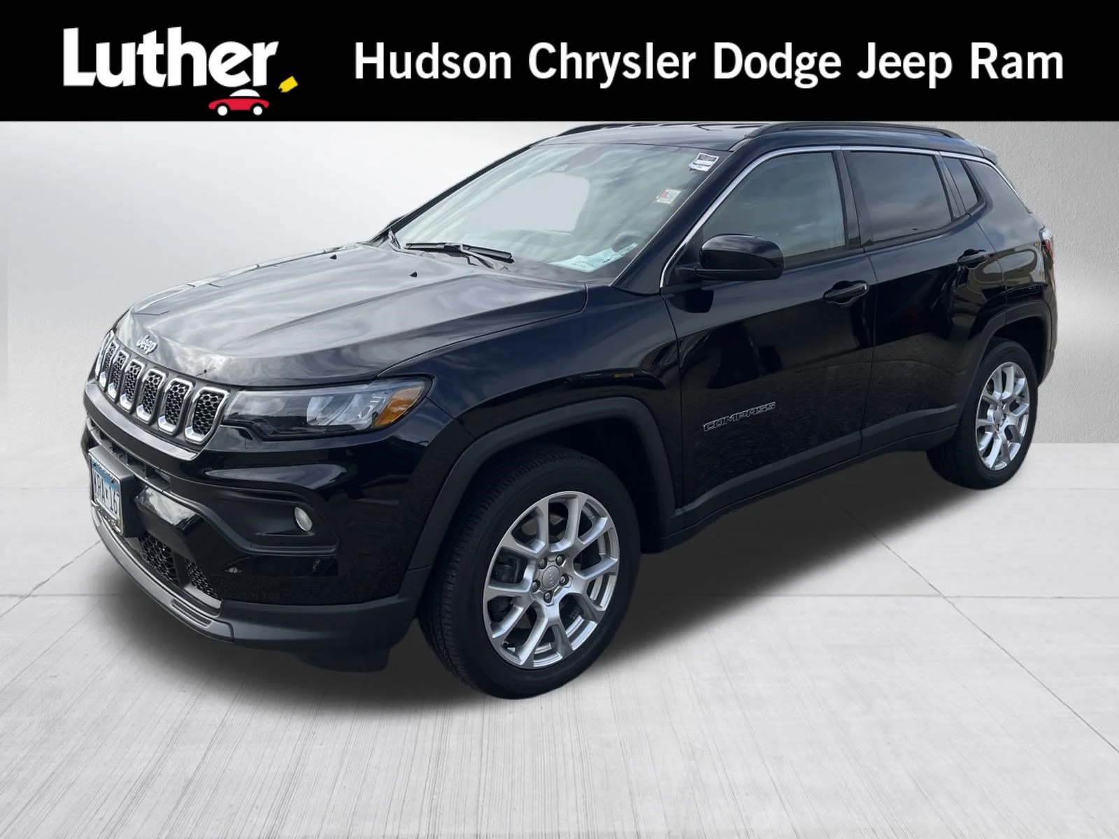Used 2023 Diamond Black Crystal Pearlcoat Jeep Latitude Lux image 1