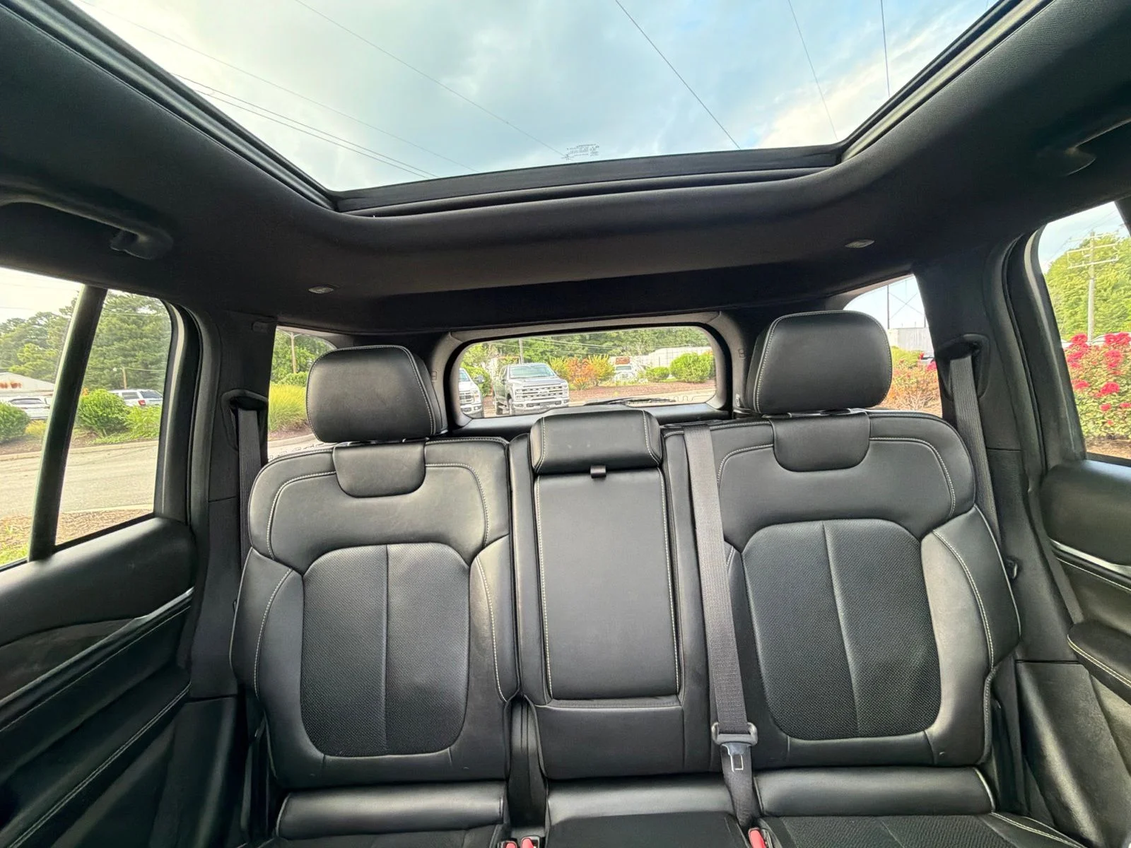 Used 2022 Metallic Jeep Overland image 33