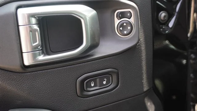 New 2026 Black Clear-Coat Exterior Paint Jeep Mojave X image 19