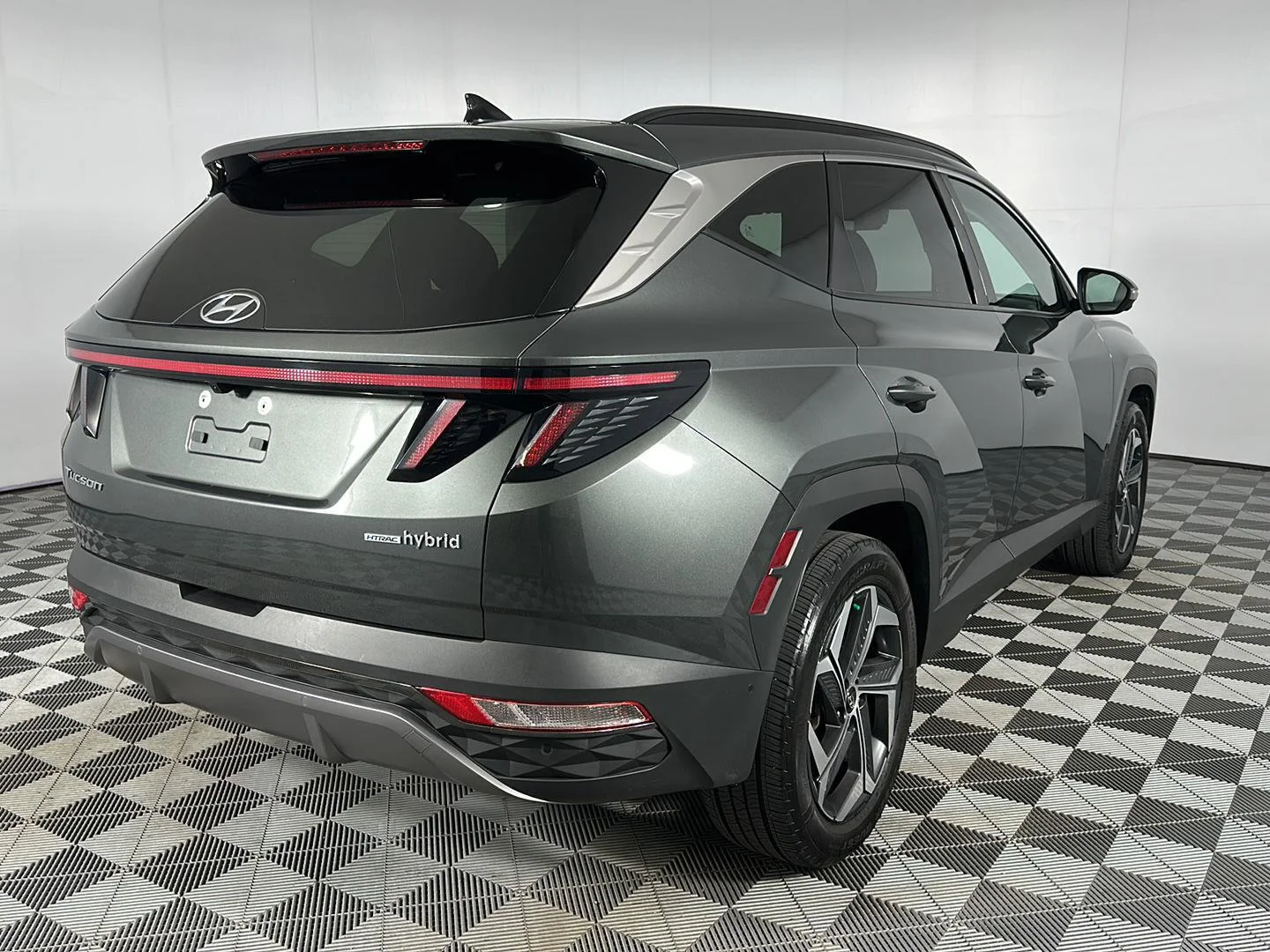 Used 2022 Amazon Gray Hyundai Limited image 32