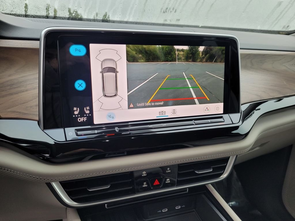 New 2026 White/off-white Volkswagen 2.0T SE w/Technology image 18