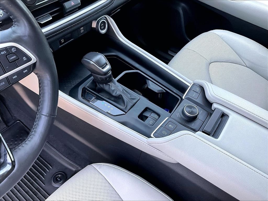 Used 2024 Beige Toyota Platinum image 21