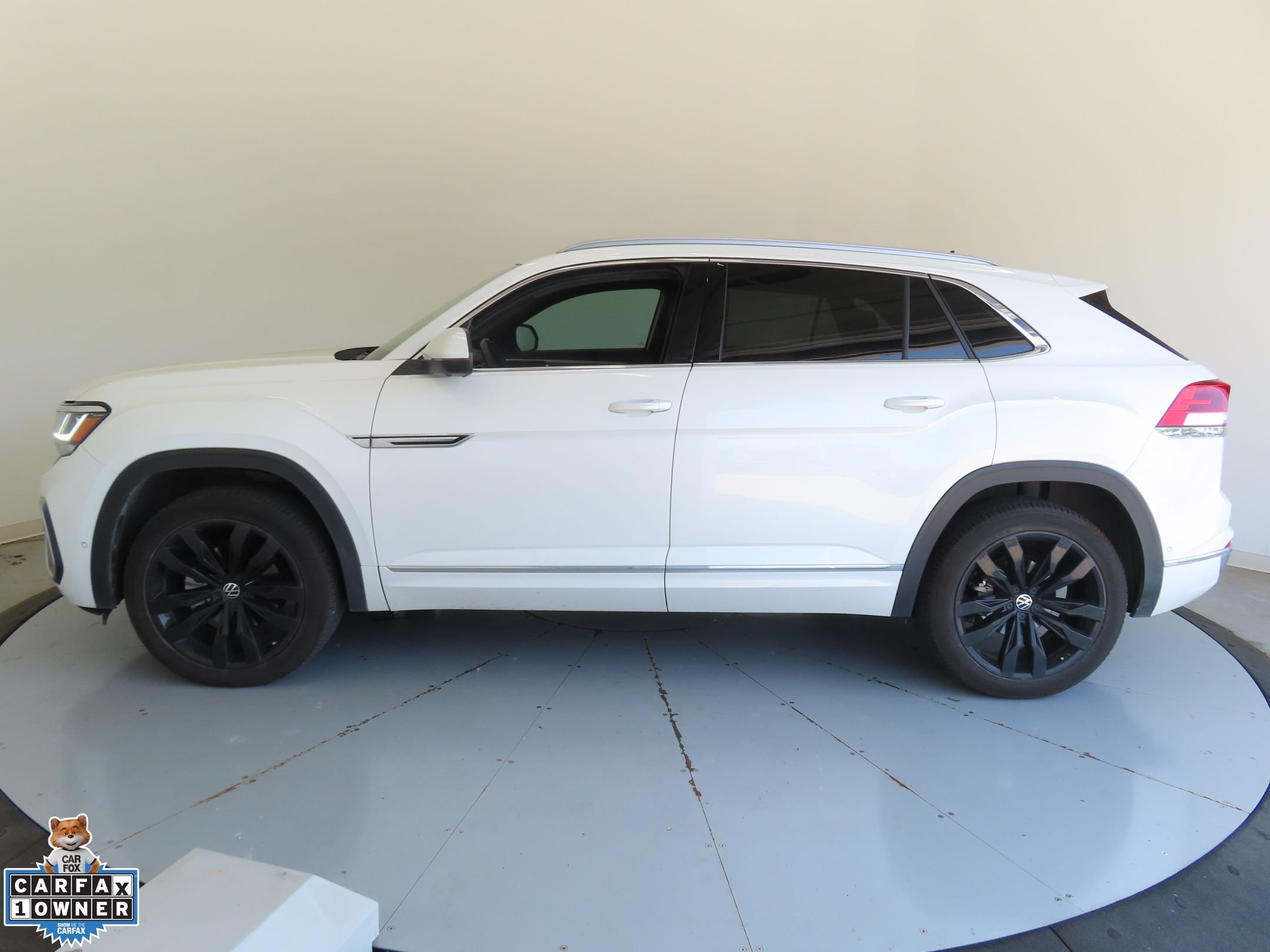 Used 2022 White Volkswagen 3.6L V6 SEL Premium R-Line image 7