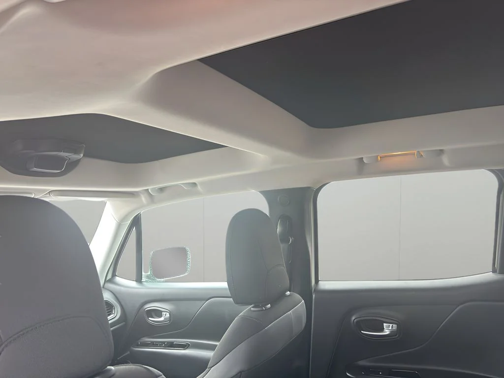 Used 2017 Alpine White Jeep Altitude image 12