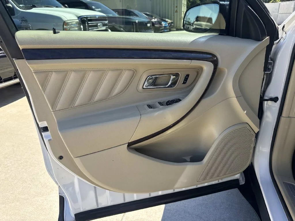 Used 2018 White Ford Limited image 16