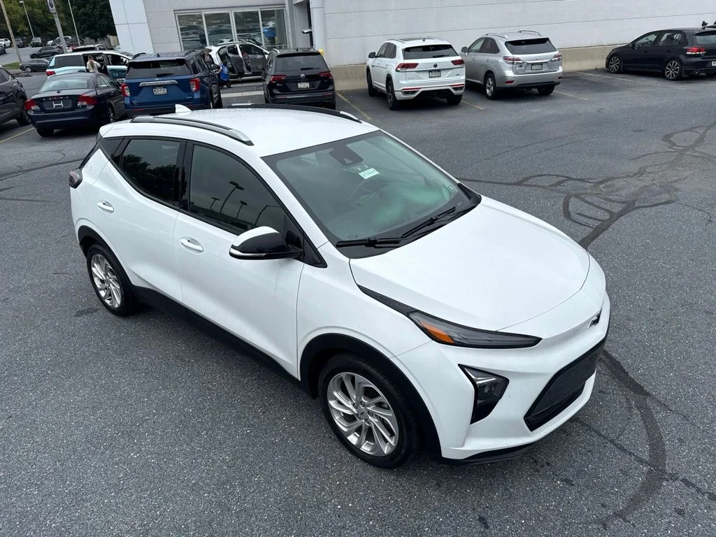 Used 2022 Summit White Chevrolet LT image 39
