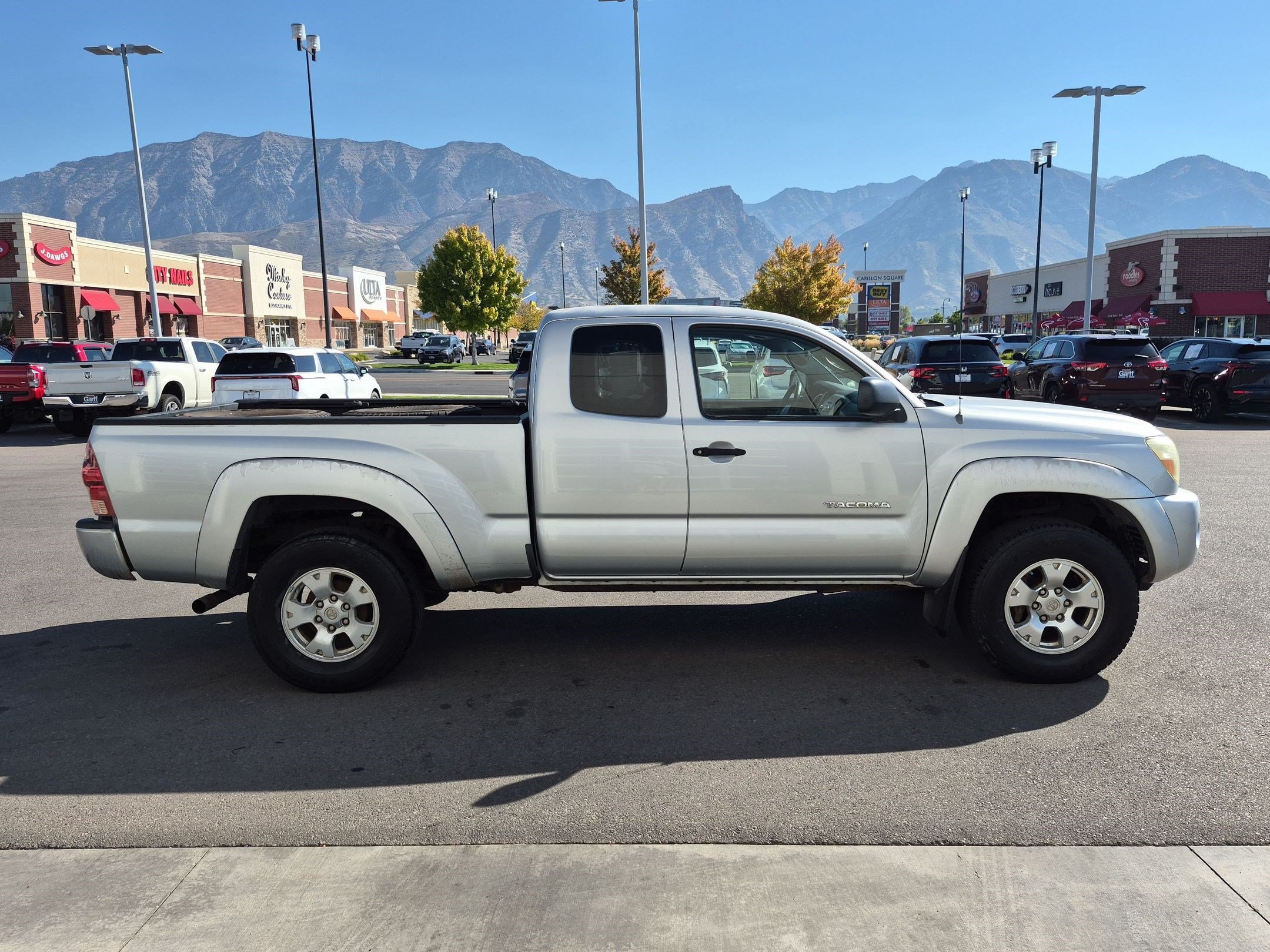 Used 2006 Silver Toyota PreRunner image 2