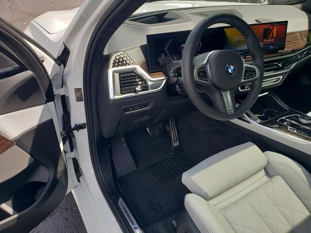 Used 2026 Alpine White BMW xDrive40i image 11