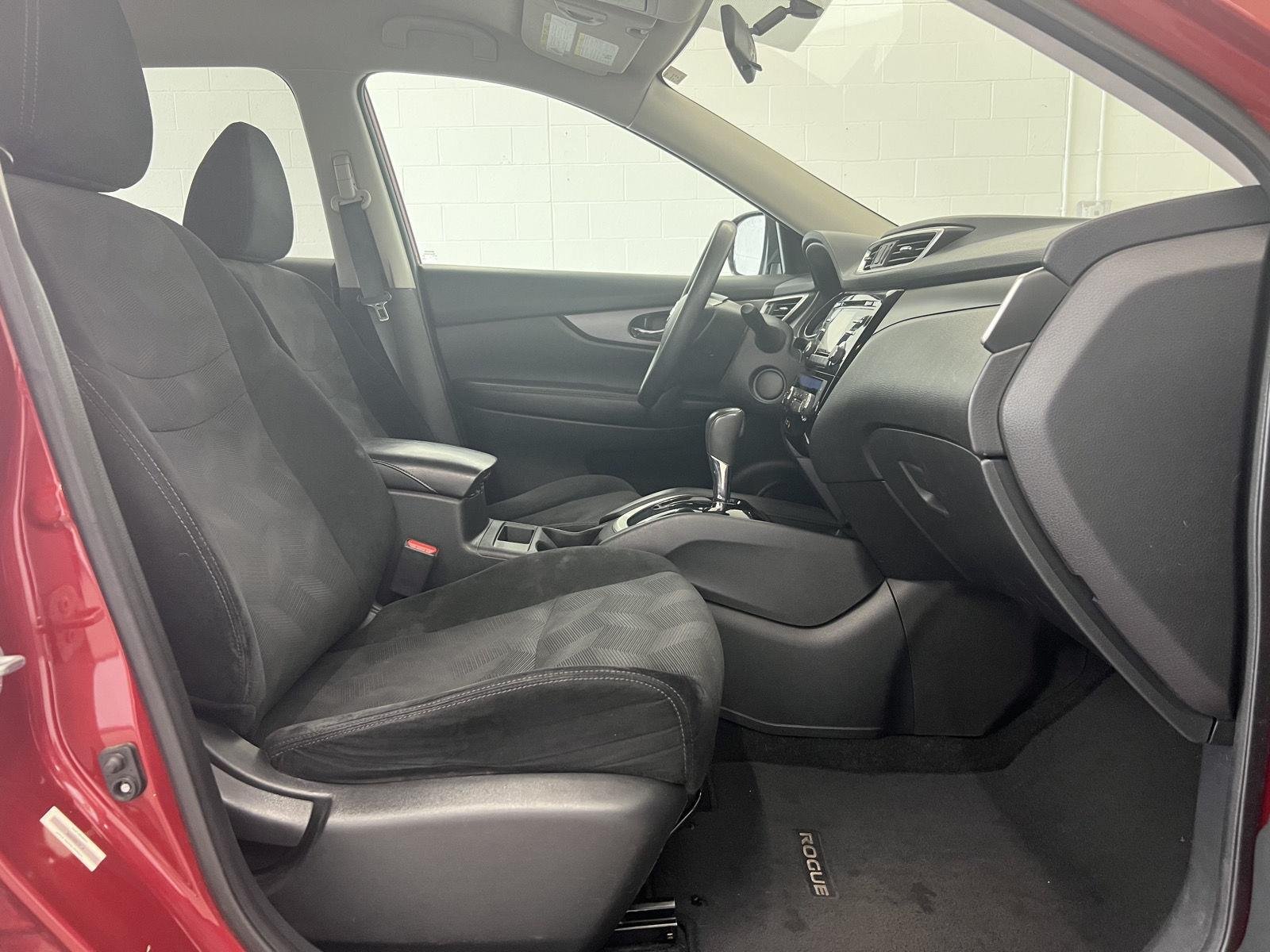 2016 Nissan Rogue SV - Photo 27