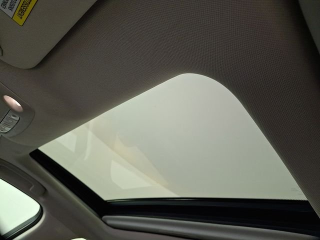 Used 2022 Red INFINITI LUXE image 17