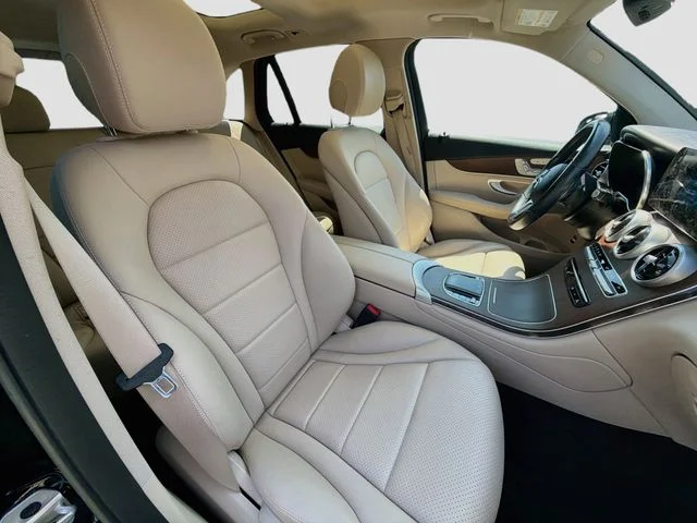 Used 2022  Mercedes-Benz GLC 300 image 26