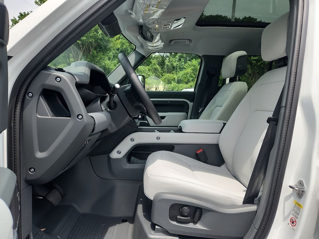 New 2026 Fuji White Land Rover S image 6