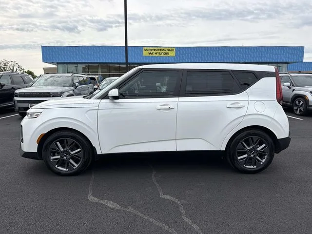 Used 2022 White Kia EX image 5