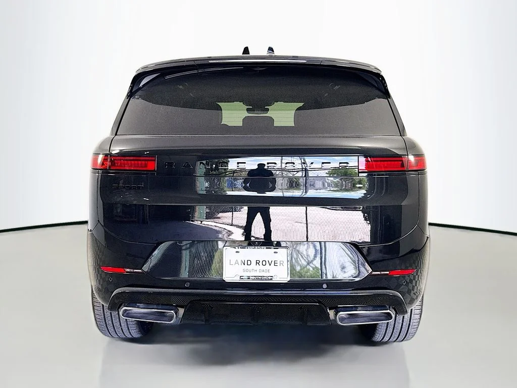 New 2026 Santorini Black Land Rover Dynamic SE image 6